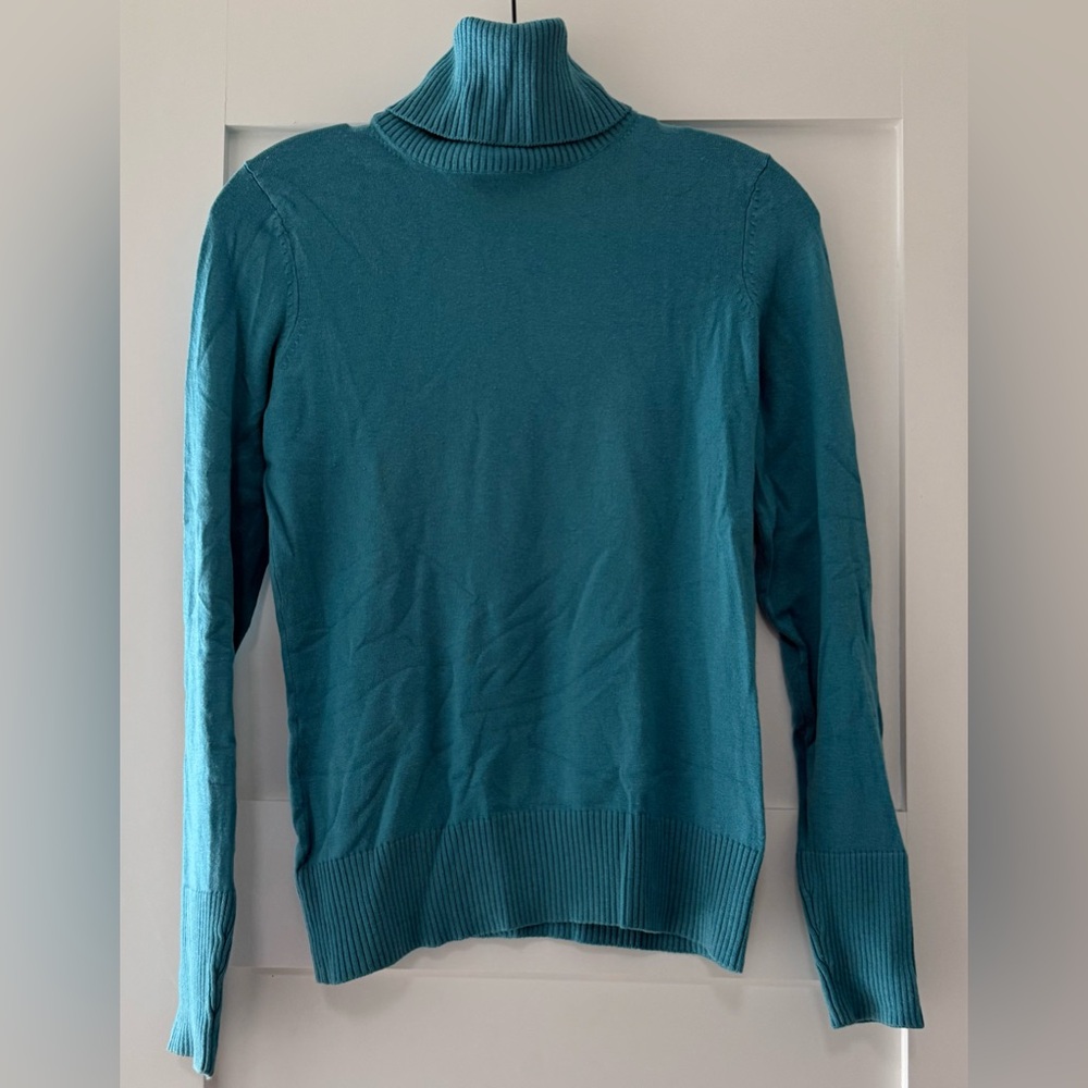 Vintage Banana Republic silk cotton cashmere turtleneck sweater in size XS.